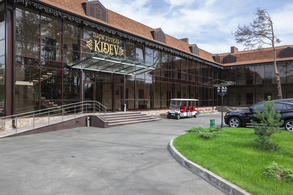Park-Hotel Kidev Tsjubynske Eksteriør bilde